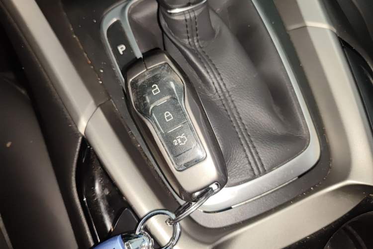 Used Ford Mondeo 2013 2.0L GTDi 200 Fashion Edition Interior 1