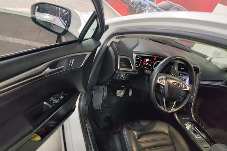 Used Ford Mondeo 2017 EcoBoost 200 Stylish Model Driver Seat