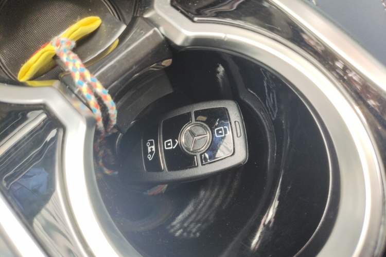 Used Mercedes-Benz Vito 2024 2.0T Elite Version 7 Seats Vehicle Key