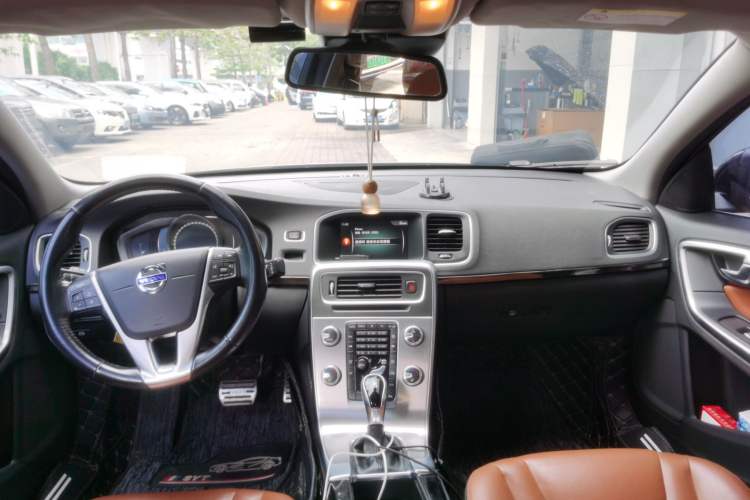 Used Volvo S60 2017 S60L T4 Smart Range Edition Center Console