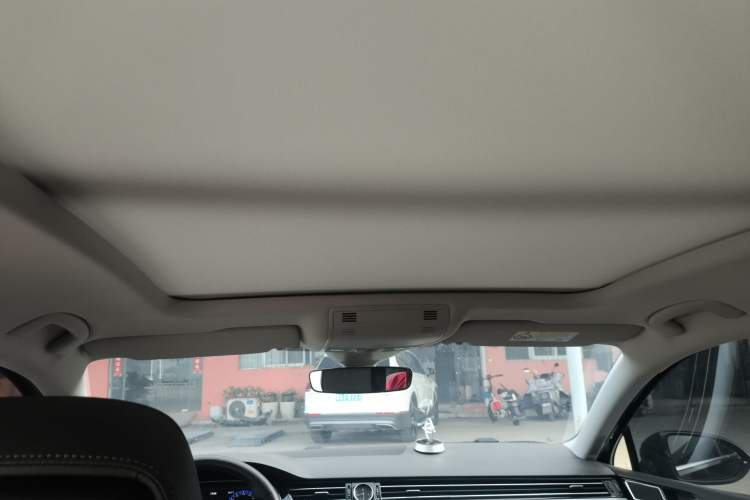 Used Volkswagen Magotan 2025 Zhongxiang Version 330TSI DSG Luxury Edition Headliner