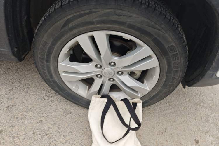 Used CHANGAN CS75 2017 Shangkui Edition 1.5T Automatic Fengxiang Model Right Front Wheel Hub