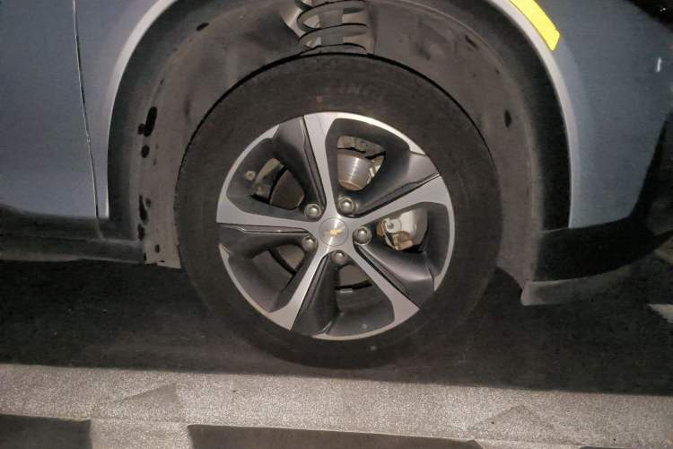 Used Chevrolet Menlo 2022 Starry Edition Right Front Wheel Hub