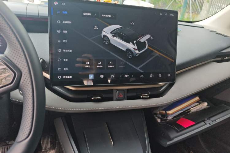 Used Lynk & Co 06 EM-P 2025 EM-P 126 Long-Range Halo Audio And AC Panel