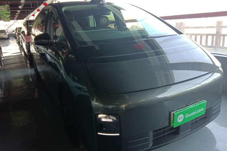 Used Li Auto MEGA 2024 Ultra Model Exterior 2