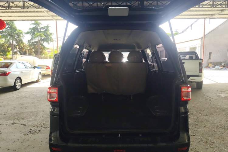 Used FORTHING Lingzhi 2023 M5 1.6L Practical Model 5 Seats
