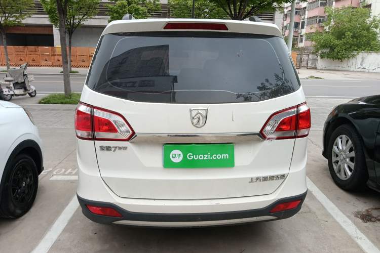 Used Baojun 730 2014 1.5L manual standard trim 7 seats Rear