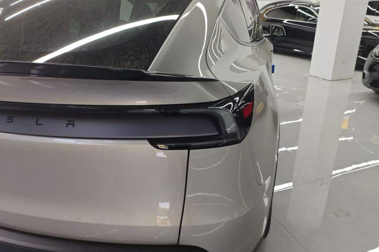 Used Tesla Model Y L 2025 Model Long-Range All-Wheel-Drive Version