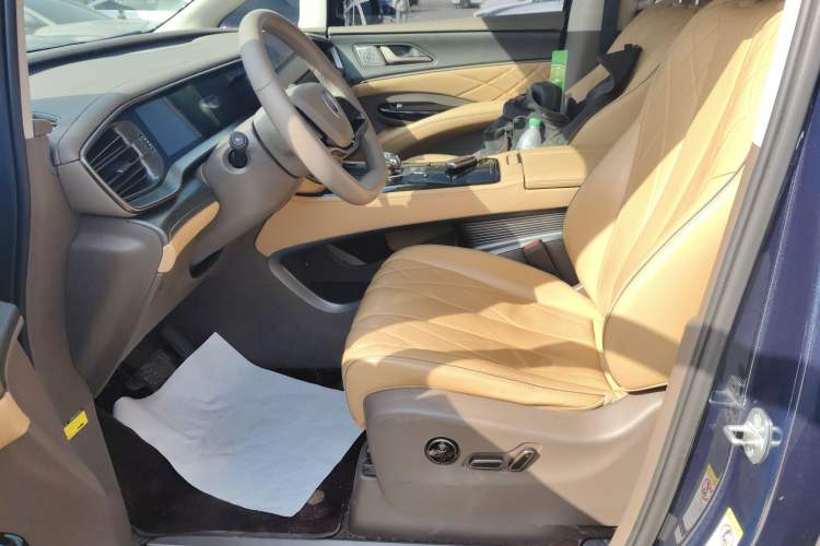 Used Denza D9 2022 DM-i 970 Four-Wheel Drive Prestige Model
