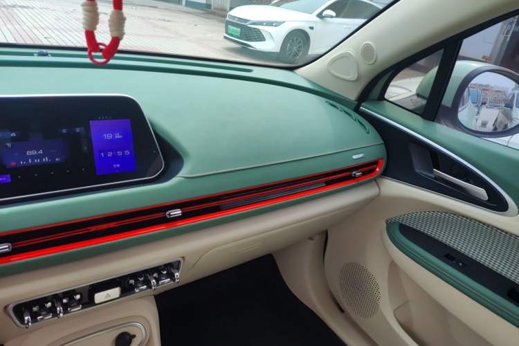 Used ORA Good Cat 2023 401 km Standard Range Luxury Version Lithium Iron Phosphate Audio And AC Panel