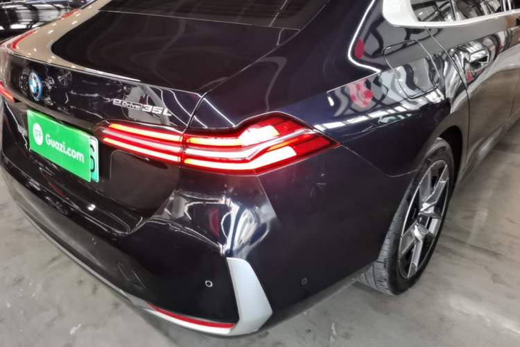 Used BMW i5 2024 eDrive 35L Luxury Package Right Rear Taillight