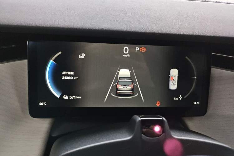 Used Volvo EM90 2025 Ultra Six-Seater
