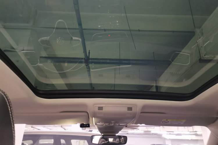 Used Volkswagen Tayron 2023 280TSI Two-Wheel-Drive Luxury Plus Advanced Version Headliner