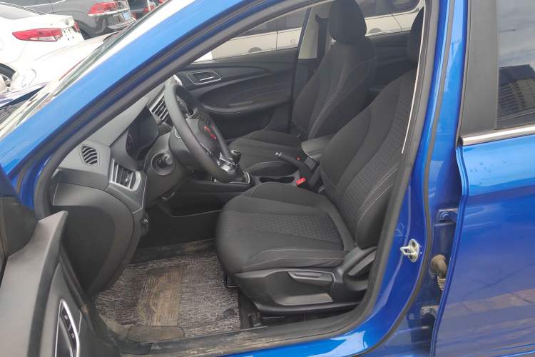 Used Roewe i5 2020 1.5L Manual 4G Connect Luxury Edition