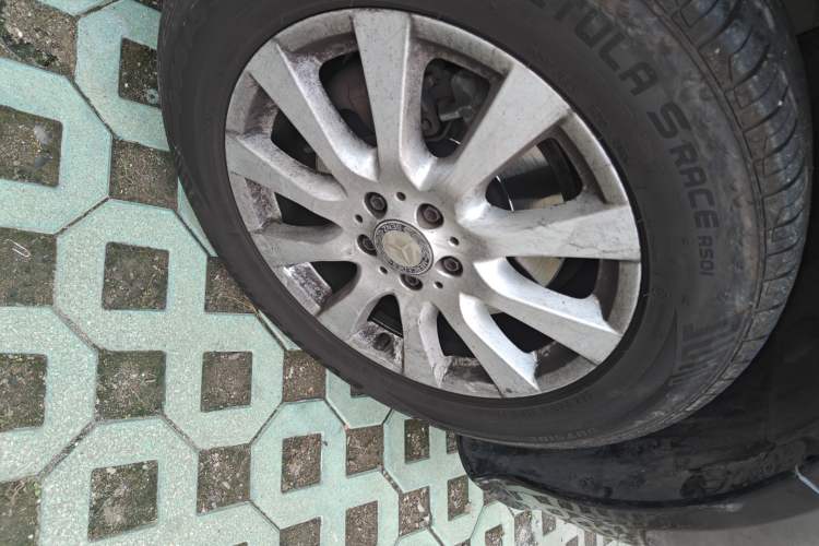 Used Mercedes-Benz R-Class 2014 R 320 4MATIC Business Model Right Front Wheel Hub