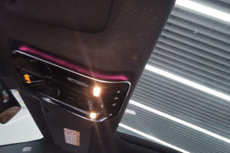 Used Mercedes-Benz E-Class New Energy 2024 E 350 e L Plug-in Hybrid Sedan Headliner