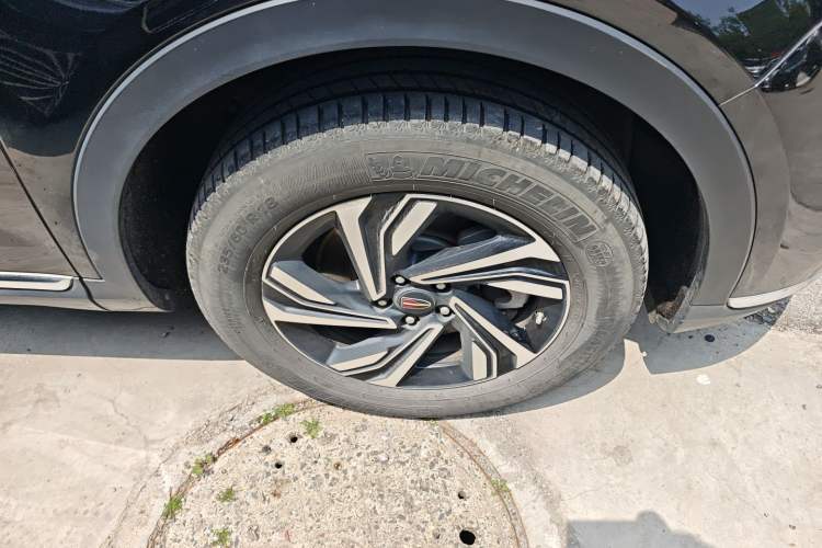 Used Hongqi HS5 2022 Revised Version 2.0T Smart Connect Flagship Edition Right Front Wheel Hub