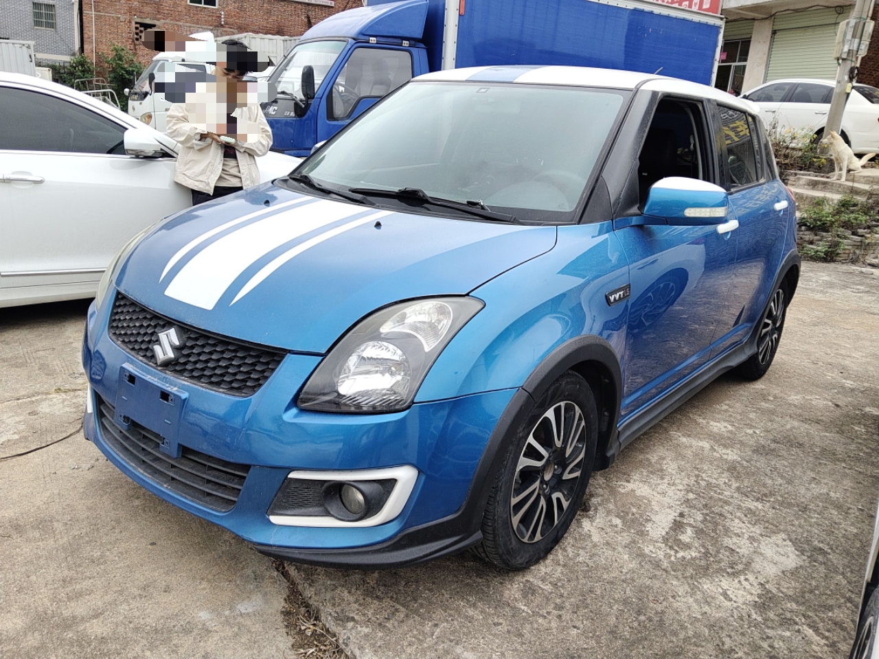 Под передней частью автомобиля