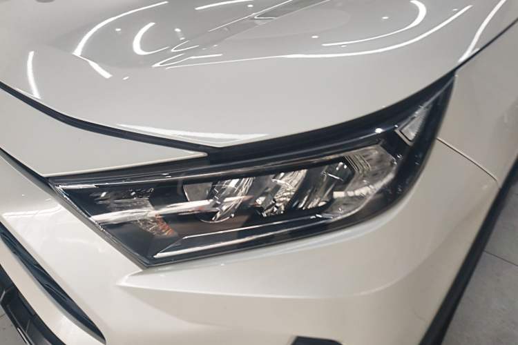 Used Toyota RAV4 2020 Dual-Engine 2.5L E-CVT 4x4 Elite PLUS Edition
