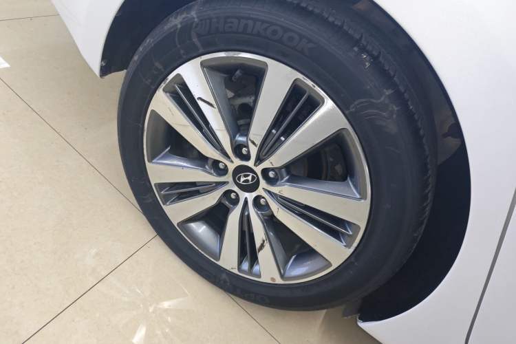 Used Hyundai Mistra 2016 1.8L Automatic Smart GLS Right Rear Wheel Hub