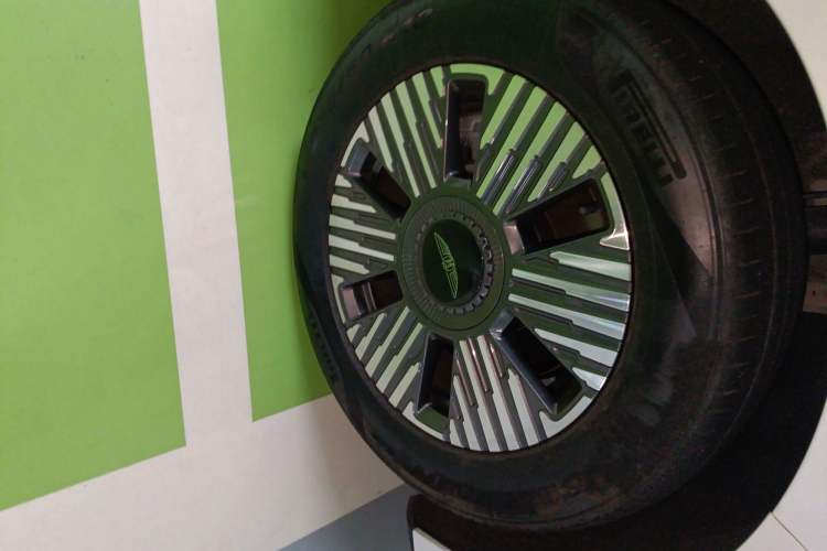 Used Geely Galaxy LEVC L380 2024 140-Degree 6-Seater All-Wheel-Drive Ultra