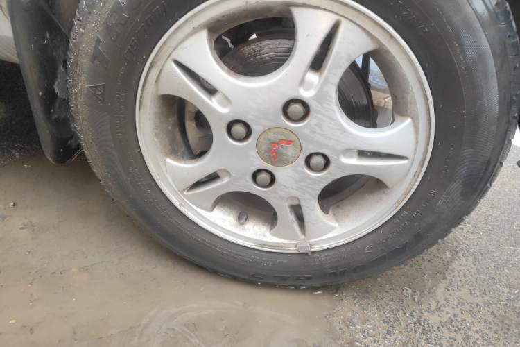 Used Wuling Rongguang 2011 1.2L Base Version Right Front Wheel Hub