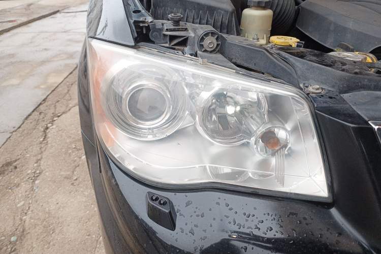 Used Chrysler Grand Voyager 2013 3.6L Luxury Edition Right Front Headlight