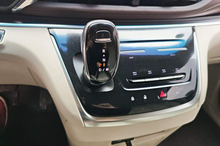 Used Buick GL8 2020 Land Business Class 652T Luxury Model
