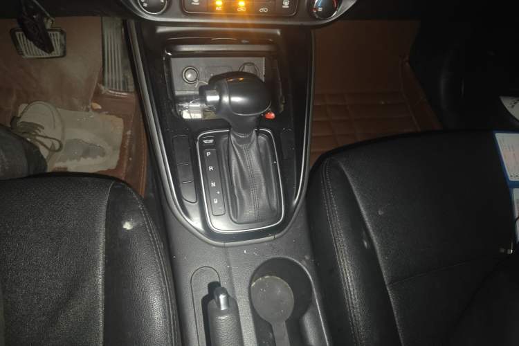 Used Kia Carens 2013 2.0L 7-Seater Automatic Standard Version China IV Standard
