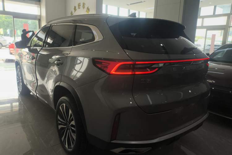 Used EXEED Lingyun 2024 300T Two-Wheel Drive Starlight Edition Exterior 2