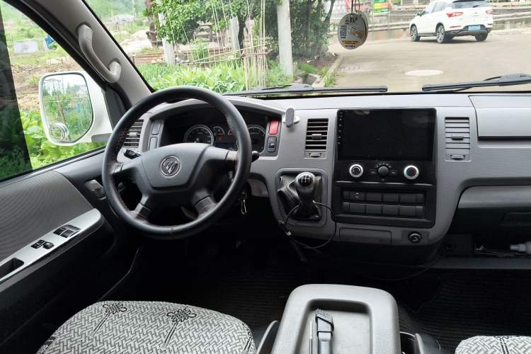 Used Foton Scenic G7 2021 2.4L Gasoline Commercial Version Long Wheelbase High Roof 6-Seater with Clear Windows Model 4K22D4M
