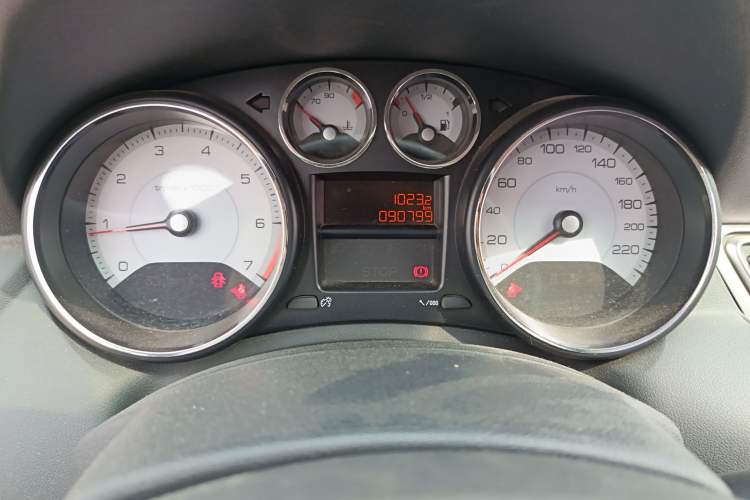 Used Peugeot 308 2014 Enjoy Edition Classic 1.6L Manual YouShang Model Odometer Close Up