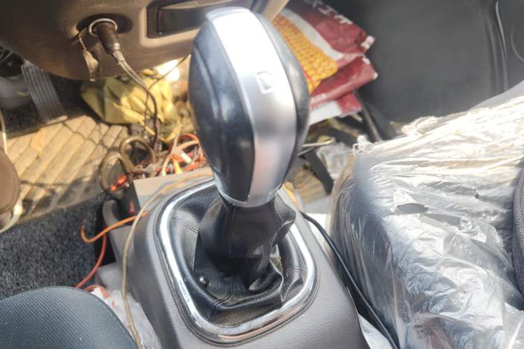 Used Dongfeng Yufeng EM26 2023 Standard Edition 41.472 kWh Henan Lithium Power Gear Lever