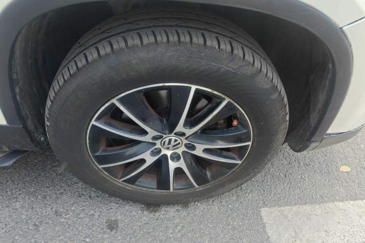 Used Volkswagen Tiguan 2015 1.8TSI Automatic All-Wheel-Drive Luxury Model Right Front Wheel Hub