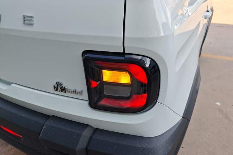 Used Geely Galaxy Panda 2025 210km Panda Rider Right Rear Taillight