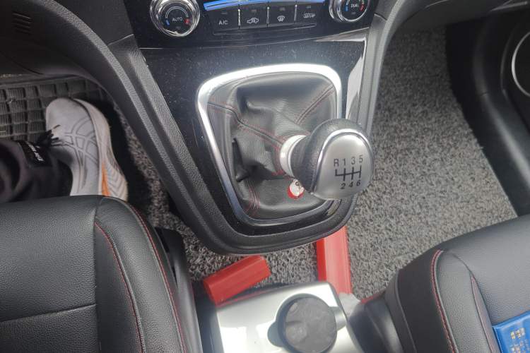 Used Haval H6 2015 Upgraded Model 1.5T Manual Two-Wheel Drive Elite Version