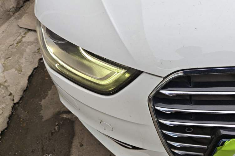 Used Audi A4L 2015 35 TFSI Automatic Standard Model Right Front Headlight