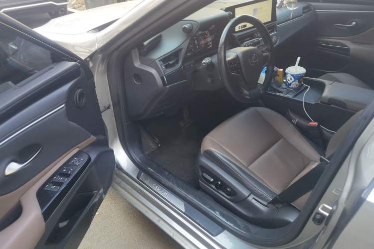 Used Lexus ES 2022 200 Excellence Edition
