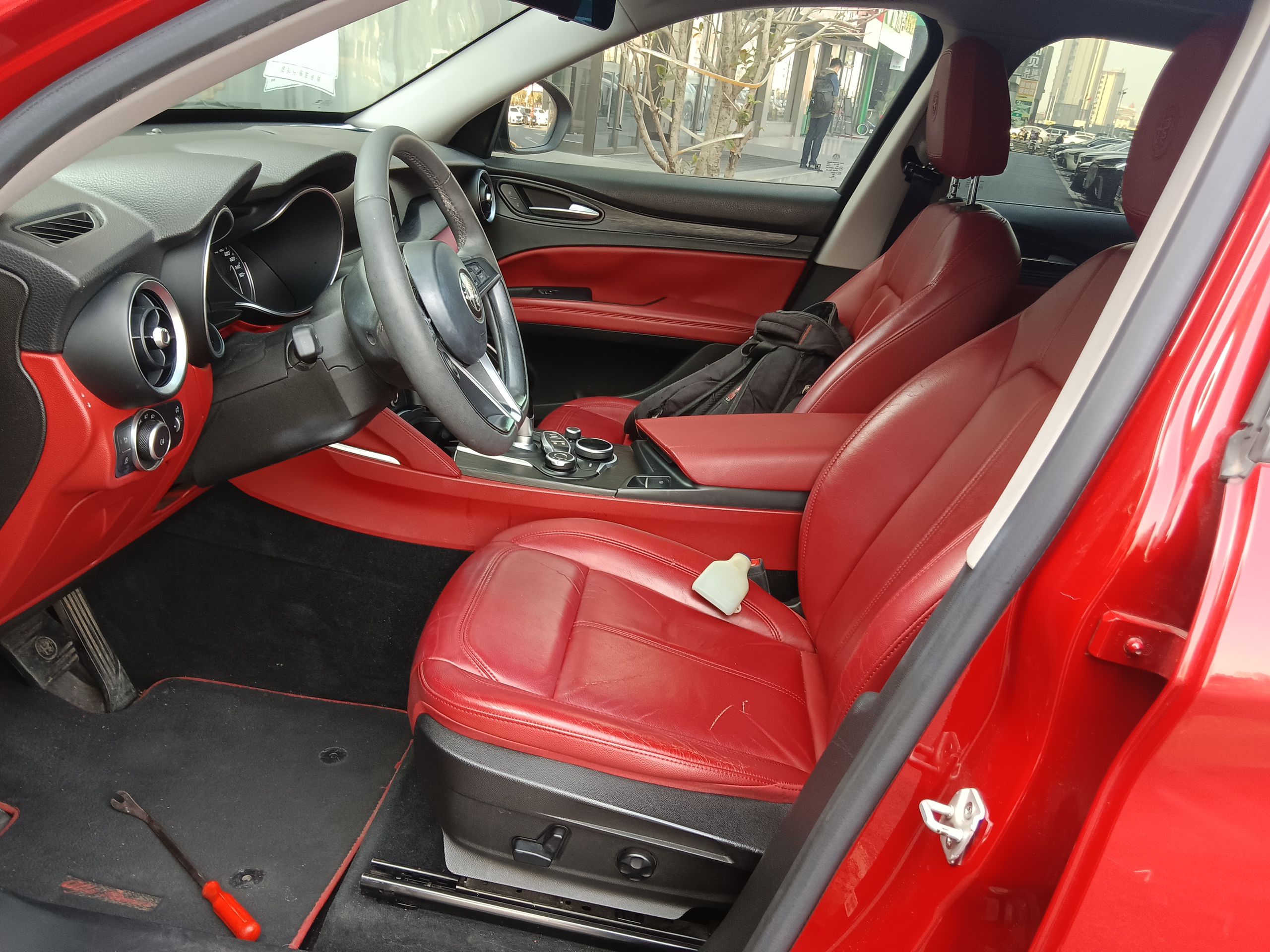 المقاعد الأمامية داخل السيارة