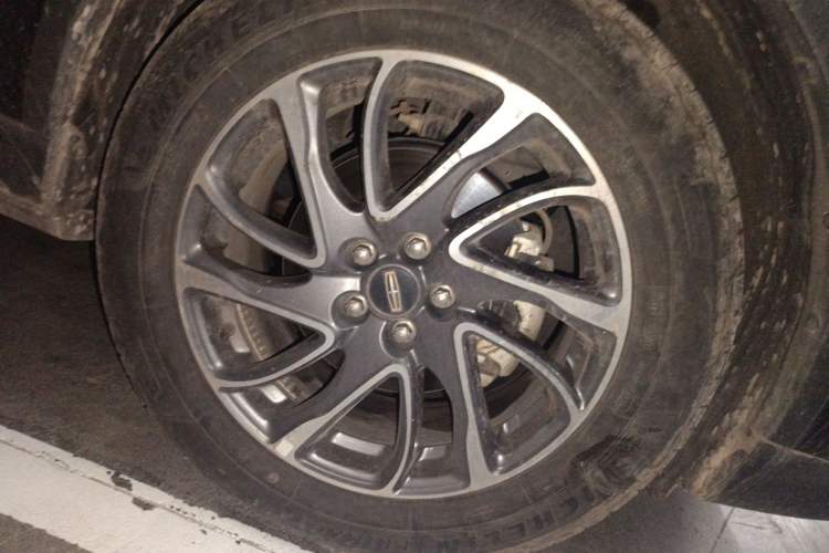 Used Lincoln Corsair 2022 2.0T Two-Wheel Drive Deluxe Edition Right Front Wheel Hub