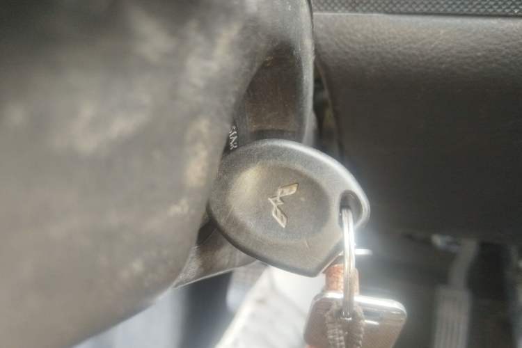 Used Wuling Rongguang Small Truck 2021 1.5L Base Version Double-Cab L3C Vehicle Key