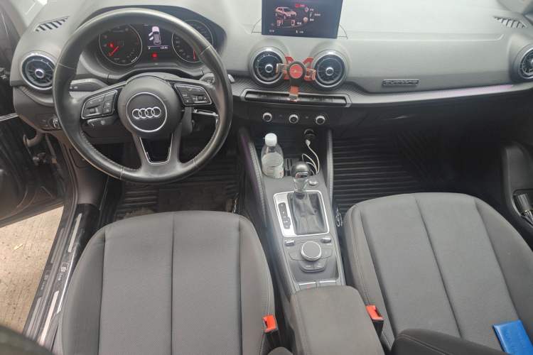 Used Audi Q2L 2018 35 TFSI Launch Exclusive Edition China VI Center Console