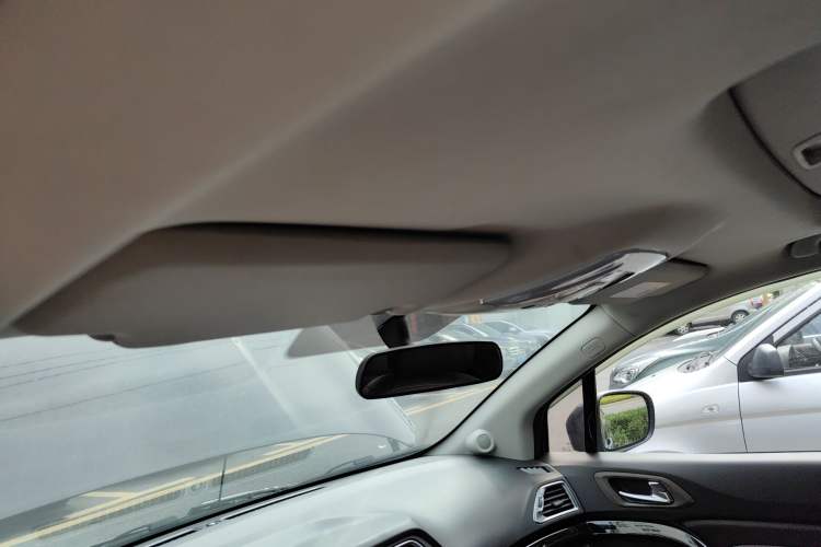 Used GAC Trumpchi GS4 2017 235T Automatic Two-Wheel Drive Luxury Smart Connectivity Version Headliner