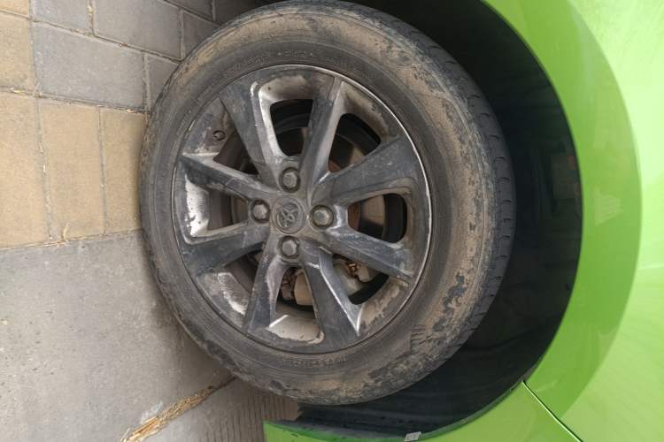 Used Toyota YARiS L Zhi Xuan 2015 1.5G Automatic Xuan Dong Sunroof Special Edition Right Front Wheel Hub