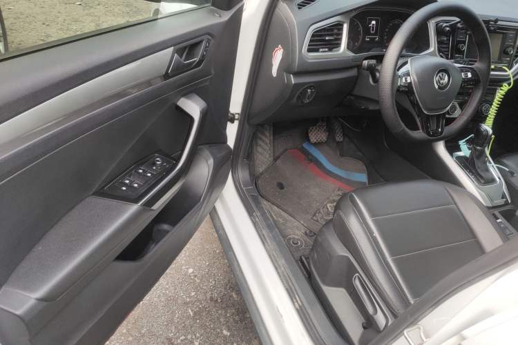 Used Volkswagen T-ROC 2019 230TSI DSG Two-Wheel Drive Advanced Version China V Standard