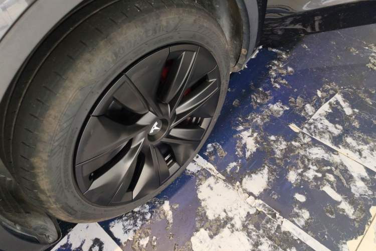 Used Tesla Model Y 2023 Rear-Wheel-Drive Version Left Front Wheel Hub