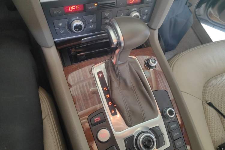 Used Audi Q7 2012 3.0 TFSI Technology Model (200kW) Gear Lever