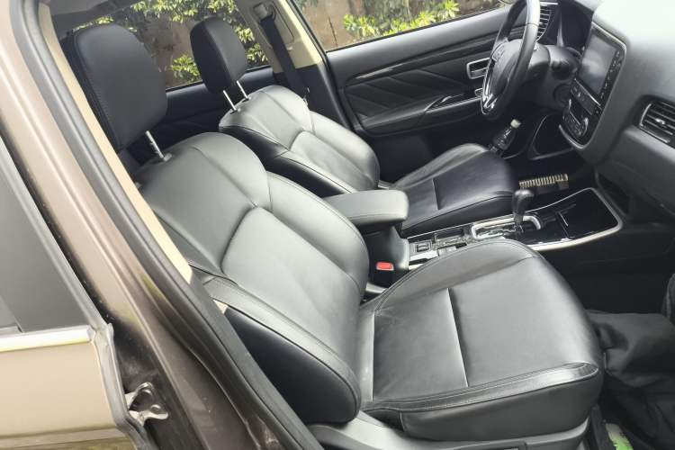 Used Mitsubishi Outlander 2019 2.0L Two-Wheel Drive Comfort Edition 5 Seats China VI Standard