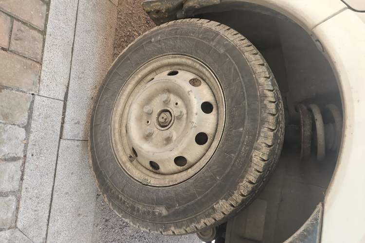 Used SAIC MAXUS Xintu V80 2019 2.5T Classic 6-Speed Manual Van Short Wheelbase Mid-Roof Design 2/3 Seats