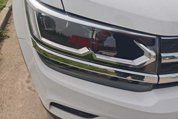 Used Volkswagen Tharu 2021 280TSI Two-Wheel-Drive Luxury Plus Edition Right Front Headlight